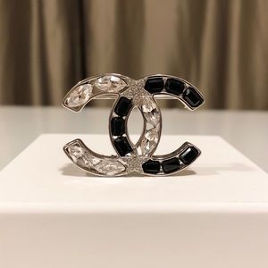 🚫SOLD🚫2020 CHANEL XL CC Moscova Brooch Crystals